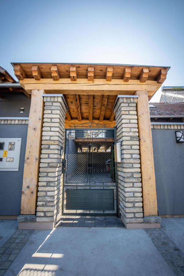 Apartamento Gray Brick Subotica Exterior foto